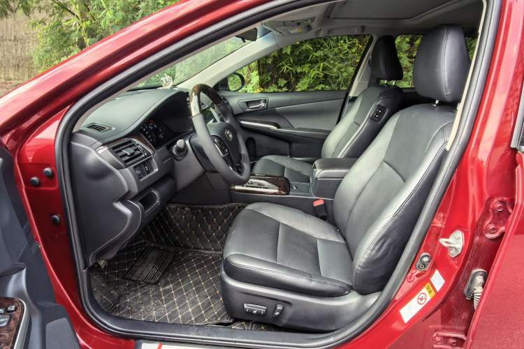 Used Toyota Camry 2015 2.0G Premier Edition Interior 1