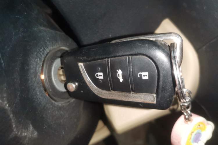 Used Toyota Camry 2015 2.0G Premier Edition Interior 1