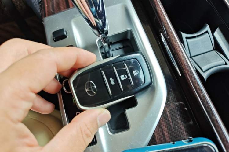 Used Toyota Camry 2015 Dual-Engine 2.5 HG Luxury Navigation Edition Interior 1