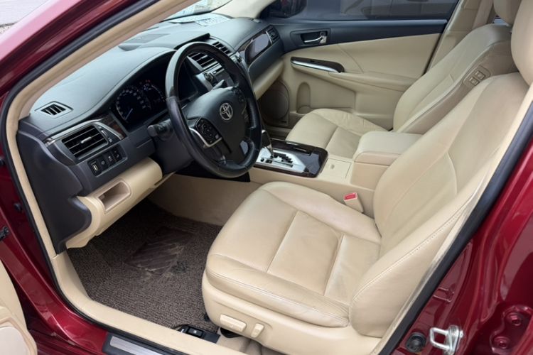 Used Toyota Camry 2015 2.5G Luxury Navigation Edition Interior 2