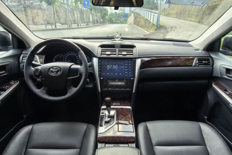 Used Toyota Camry 2015 2.0G Premier Edition Interior 3