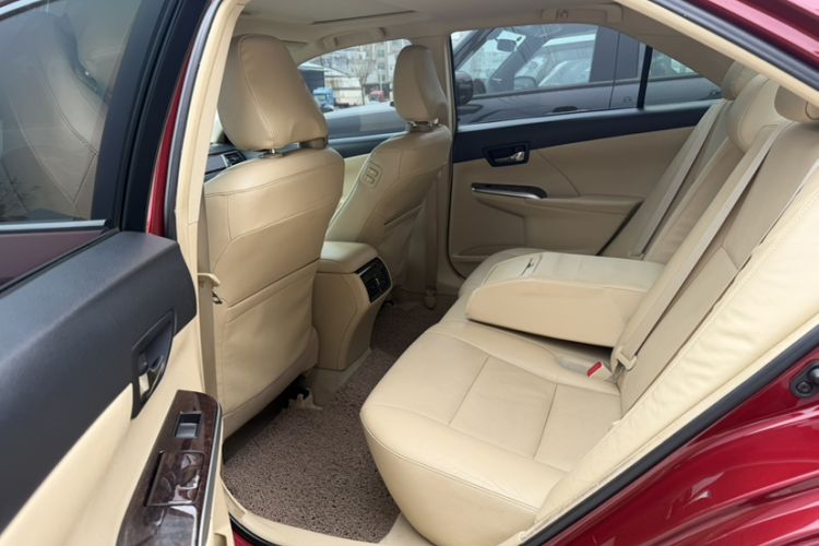 Used Toyota Camry 2015 2.5G Luxury Navigation Edition Interior 3