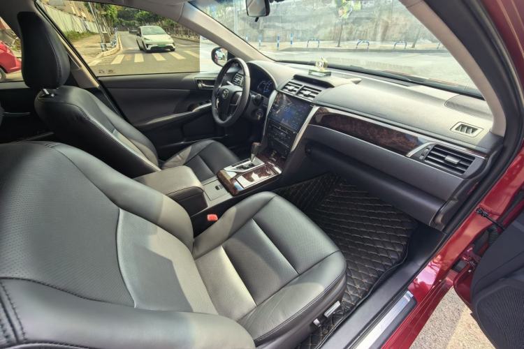 Used Toyota Camry 2015 2.0G Premier Edition Interior 5