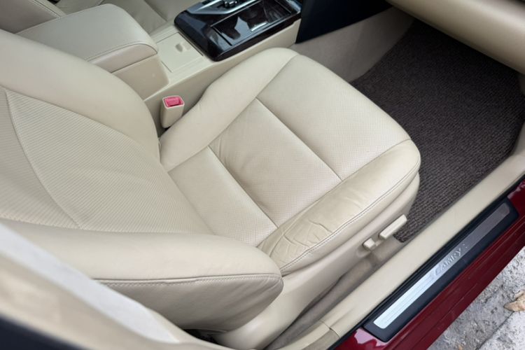 Used Toyota Camry 2015 2.5G Luxury Navigation Edition Interior 5