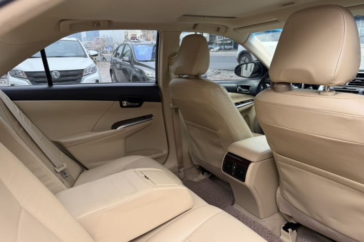 Used Toyota Camry 2015 2.5G Luxury Navigation Edition Interior 6