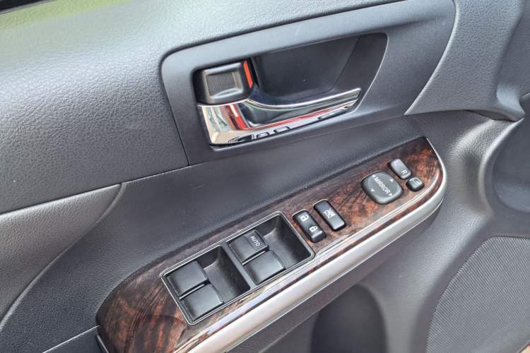 Used Toyota Camry 2015 2.0G Premier Edition Interior 7