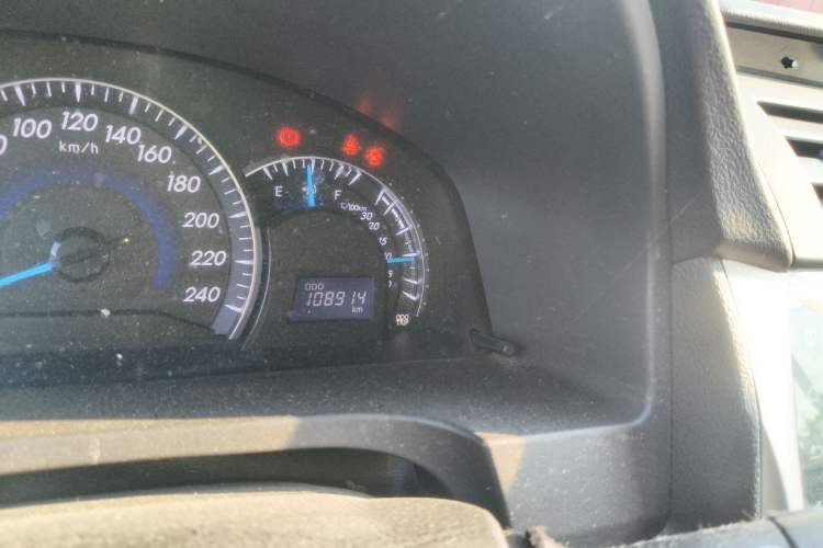 Used Toyota Camry 2015 2.0G Premier Edition Odometer Close Up