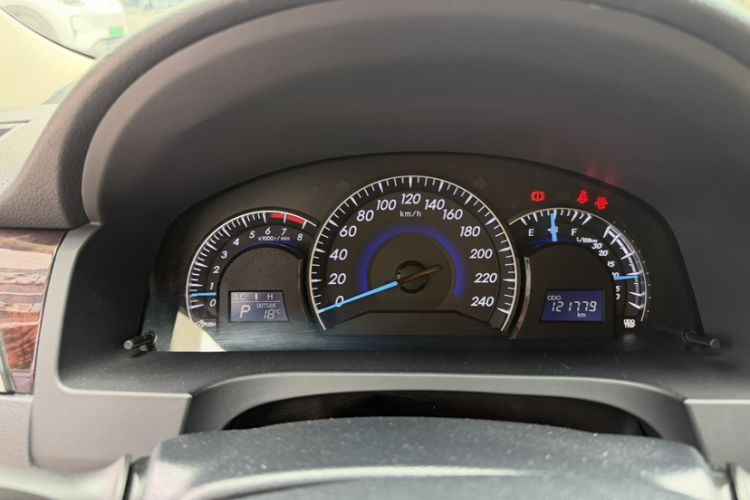 Used Toyota Camry 2015 2.5G Luxury Navigation Edition Odometer Close Up