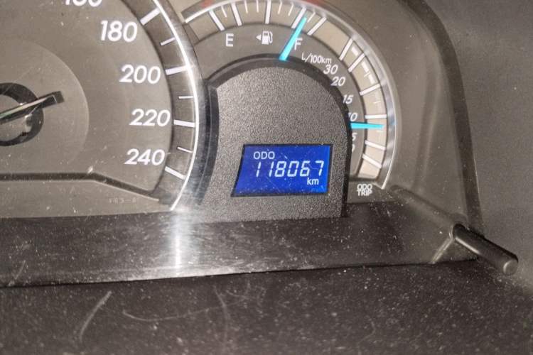Used Toyota Camry 2015 Junrui 2.0S Activa Edition Odometer Close Up