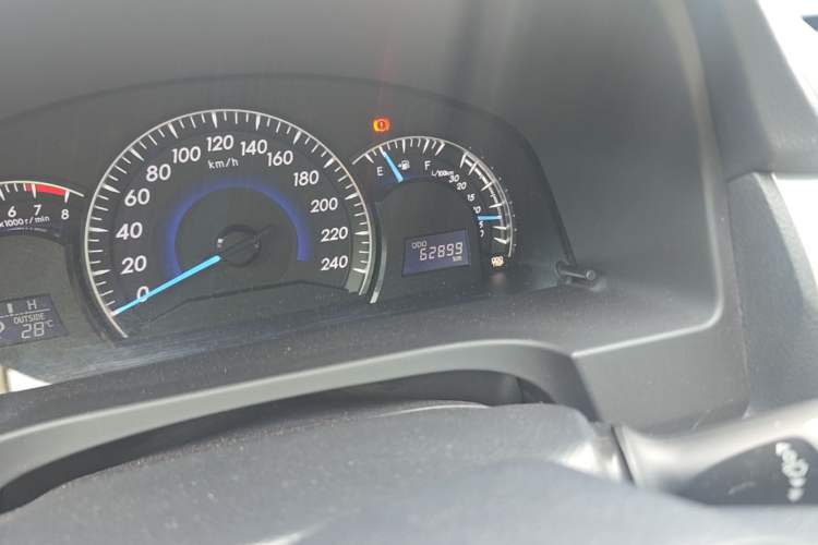 Used Toyota Camry 2015 2.0G Premier Edition Odometer Close Up