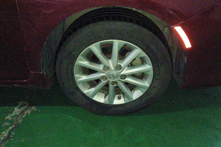 Used Toyota Camry 2015 2.0G Premier Edition Right Front Wheel Hub