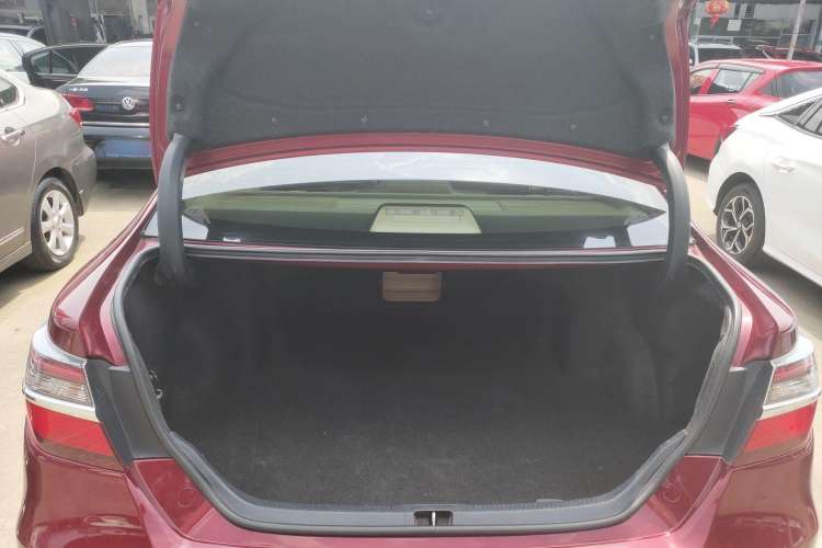 Used Toyota Camry 2015 2.0G Premier Edition Trunk
