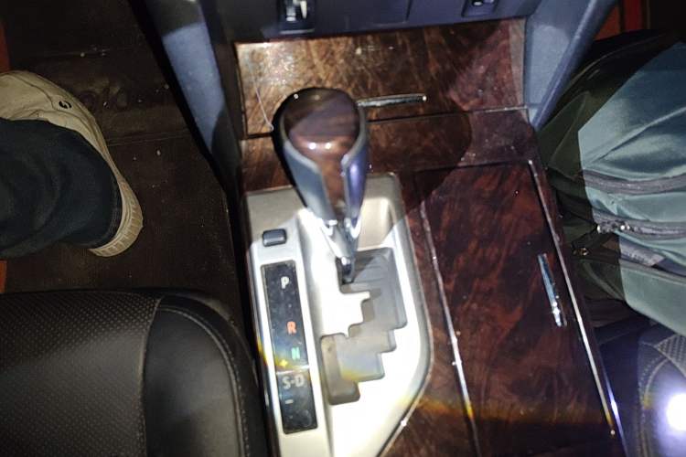 Used Toyota Camry 2015 2.0G Premier Edition Gear Lever