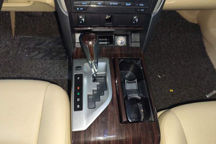 Used Toyota Camry 2015 Dual-Engine 2.5 HG Luxury Navigation Edition Gear Lever