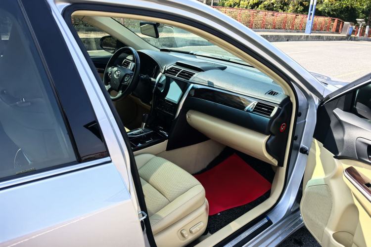 Used Toyota Camry 2015 Dual-Engine 2.5 HG Luxury Navigation Edition Interior 11