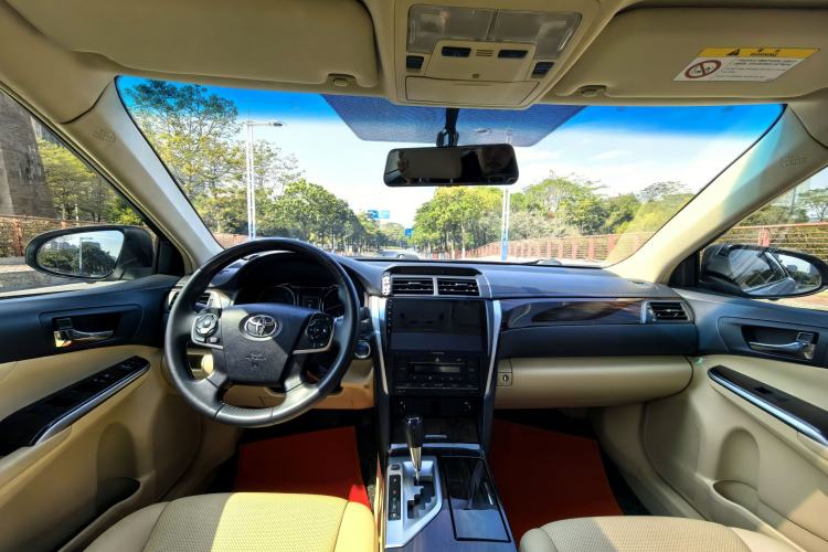 Used Toyota Camry 2015 Dual-Engine 2.5 HG Luxury Navigation Edition Interior 3