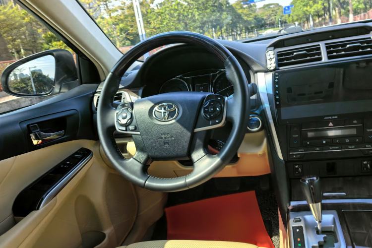 Used Toyota Camry 2015 Dual-Engine 2.5 HG Luxury Navigation Edition Interior 4