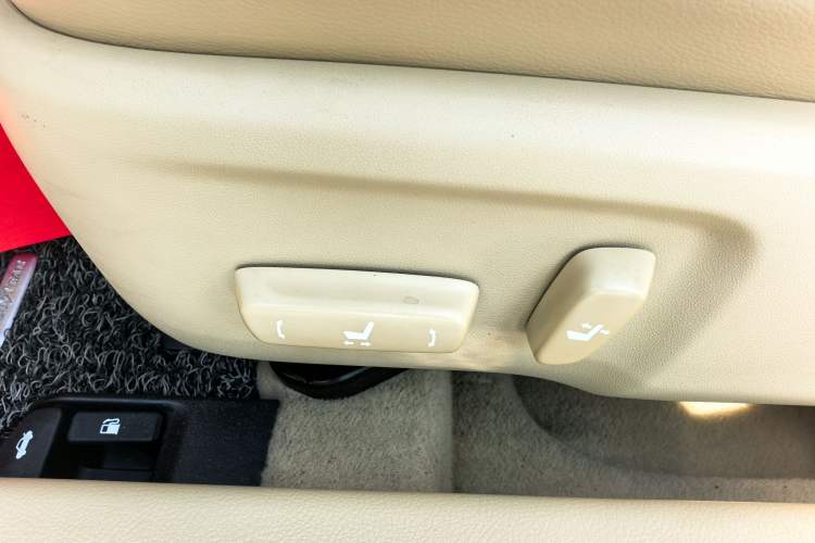 Used Toyota Camry 2015 Dual-Engine 2.5 HG Luxury Navigation Edition Interior 6
