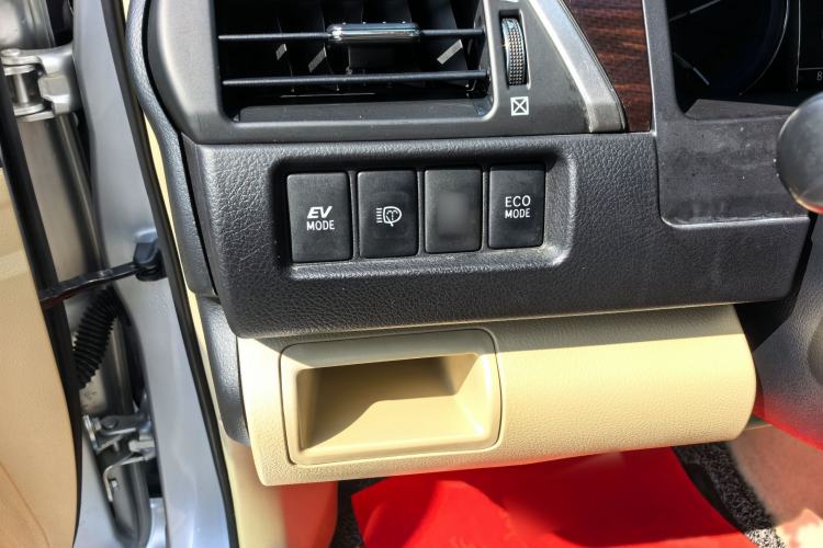 Used Toyota Camry 2015 Dual-Engine 2.5 HG Luxury Navigation Edition Interior 7
