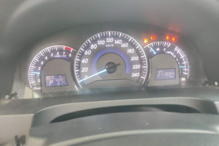 Used Toyota Camry 2015 2.0G Premier Edition Odometer Close Up