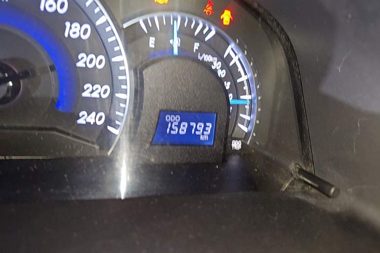 Used Toyota Camry 2015 2.0G Premier Edition Odometer Close Up