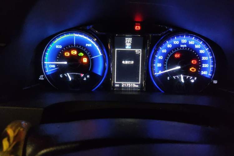 Used Toyota Camry 2015 Dual-Engine 2.5 HG Luxury Navigation Edition Odometer Close Up