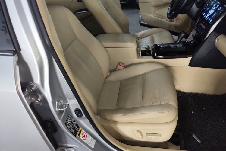 Used Toyota Camry 2015 Dual-Engine 2.5 HG Luxury Navigation Edition Right Front Seat