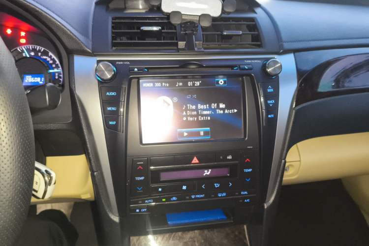 Used Toyota Camry 2015 2.0E Elite Edition Audio And AC Panel