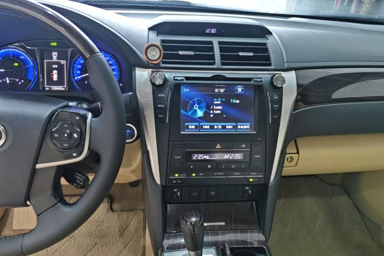 Used Toyota Camry 2015 Dual-Engine 2.5 HG Luxury Navigation Edition Audio And AC Panel