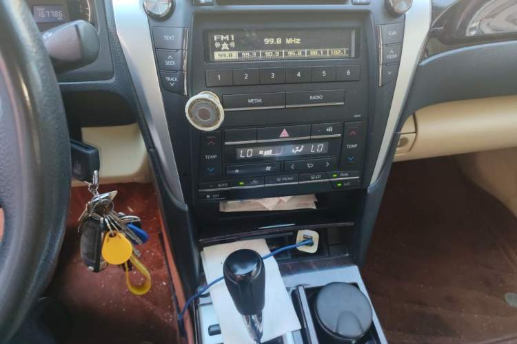 Used Toyota Camry 2015 2.0E Elite Edition Audio And AC Panel