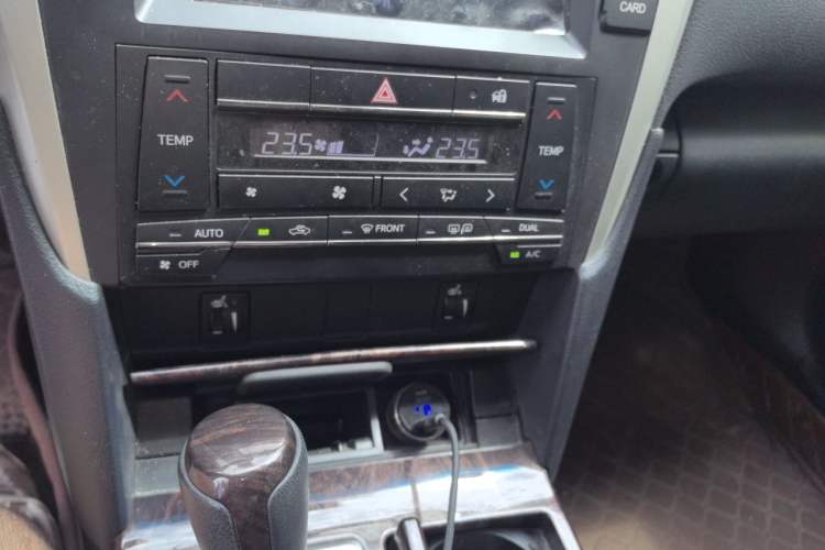 Used Toyota Camry 2015 2.0G Premier Edition Audio And AC Panel