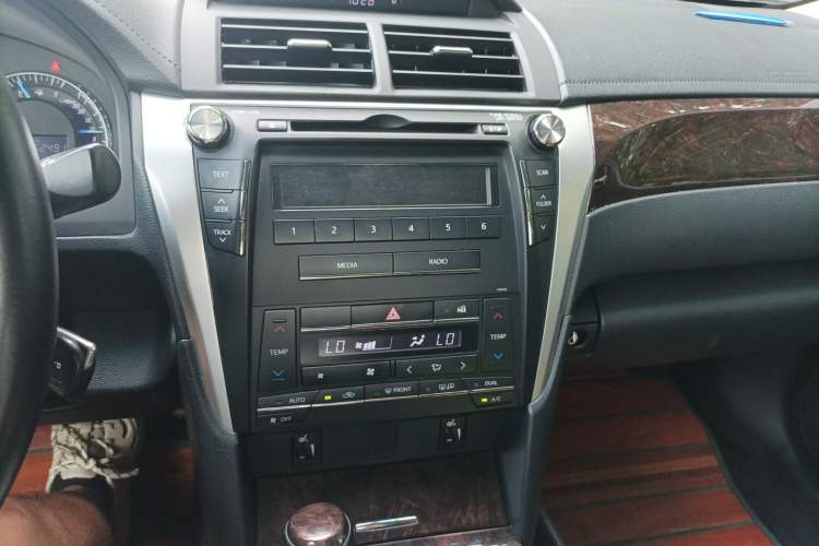 Used Toyota Camry 2015 2.0G Premier Edition Audio And AC Panel