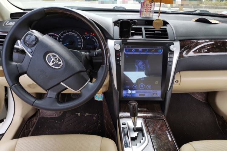 Used Toyota Camry 2015 2.0G Premier Edition Center Console