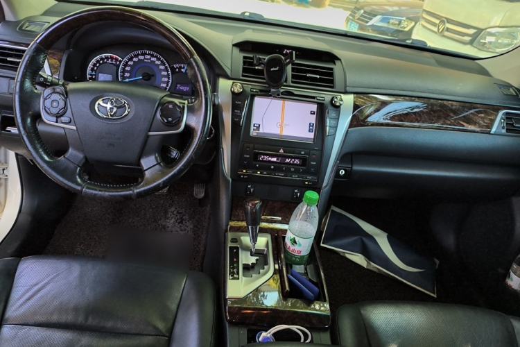 Used Toyota Camry 2015 2.5G Luxury Navigation Edition Center Console
