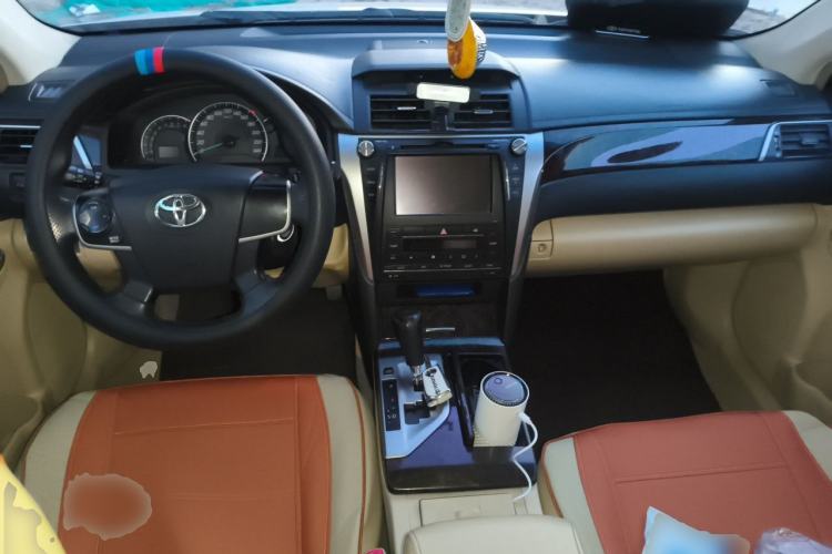 Used Toyota Camry 2015 2.0E Elite Edition Center Console