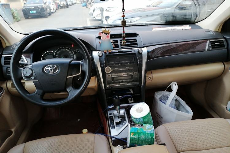 Used Toyota Camry 2015 2.0E Elite Edition Center Console