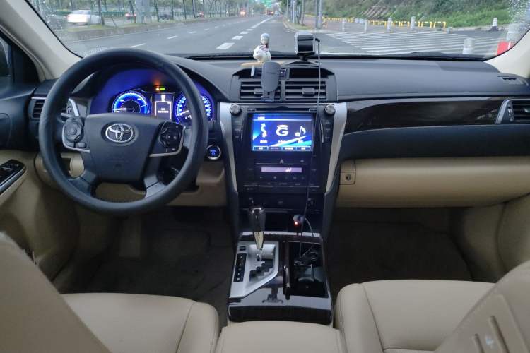 Used Toyota Camry 2015 Dual-Engine 2.5 HG Luxury Navigation Edition Center Console