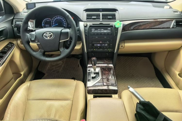 Used Toyota Camry 2015 2.0G Premier Edition Center Console