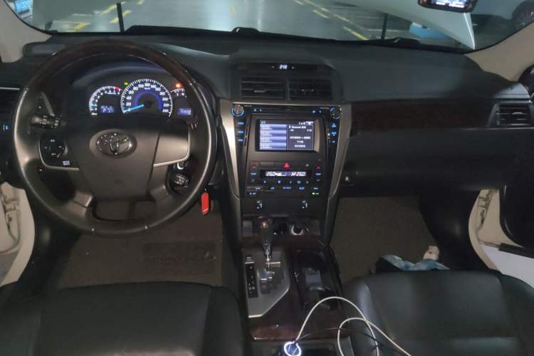 Used Toyota Camry 2015 2.0G Premier Edition Center Console