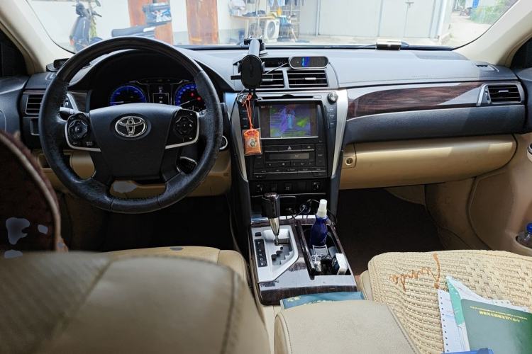 Used Toyota Camry 2015 Dual-Engine 2.5 HG Luxury Navigation Edition Center Console