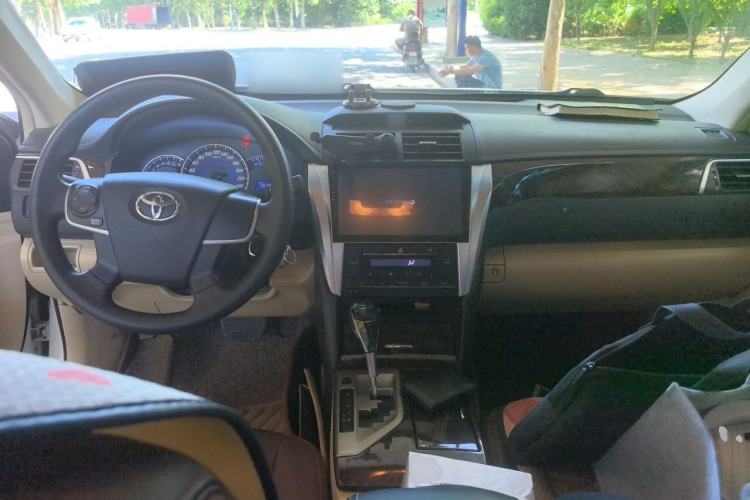 Used Toyota Camry 2015 2.0E Elite Edition Center Console