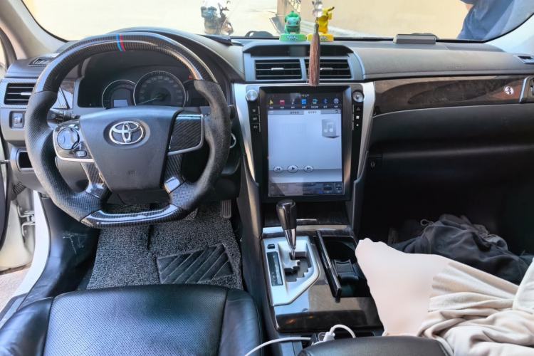 Used Toyota Camry 2015 2.0G Premier Edition Center Console