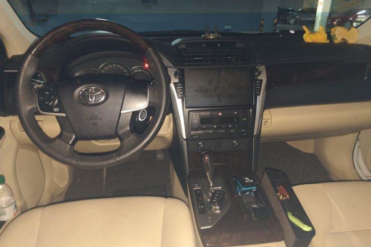 Used Toyota Camry 2015 2.0G Premier Edition Center Console