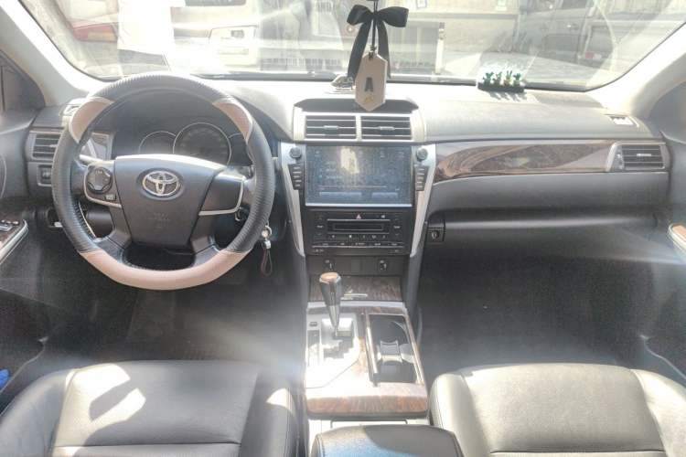Used Toyota Camry 2015 2.0G Premier Edition Center Console