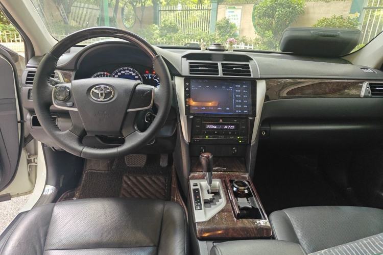 Used Toyota Camry 2015 2.0G Premier Edition Center Console