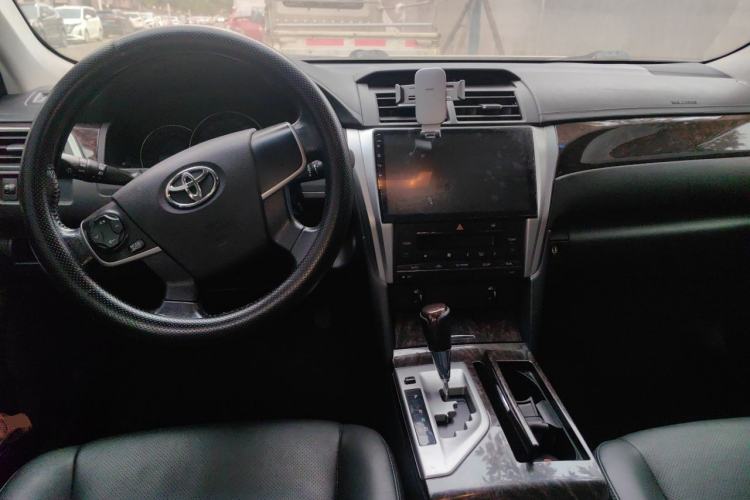 Used Toyota Camry 2015 2.0G Premier Edition Center Console