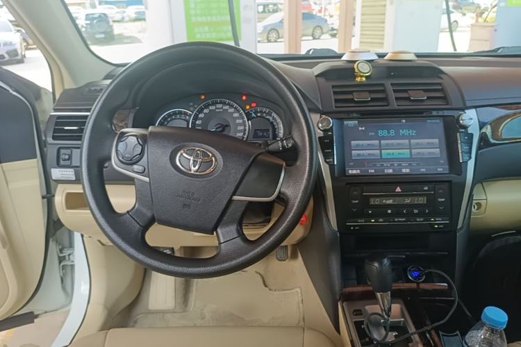 Used Toyota Camry 2015 2.0E Elite Edition Center Console