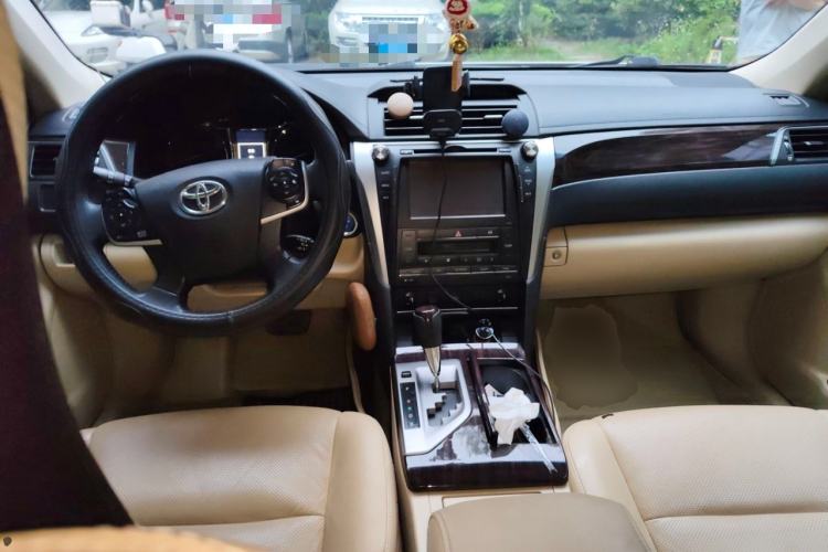Used Toyota Camry 2015 Dual-Engine 2.5 HG Luxury Navigation Edition Center Console