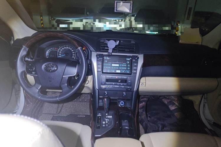Used Toyota Camry 2015 2.0G Premier Edition Center Console
