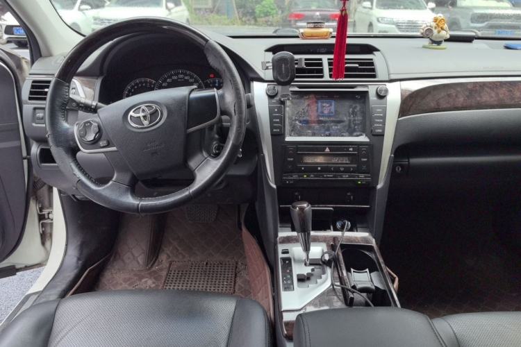 Used Toyota Camry 2015 2.0G Premier Edition Center Console
